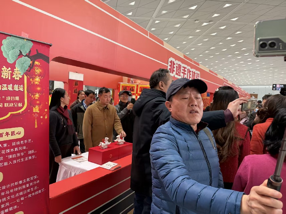 ​把“国礼福气”带回家：当国礼名家遇上老手艺，春节文创火啦！