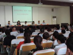 双节期间新密市食药监局青屏食药监所对该辖区食品安全进行排查监督