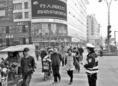 漯河建“行人闯红灯抓拍系统” 屏幕同步曝光人脸