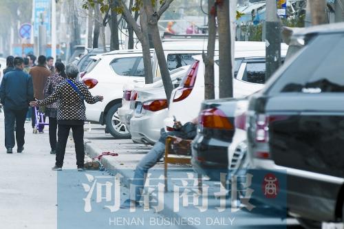 清明假期刚过 省医附近黑停车位又死灰复燃